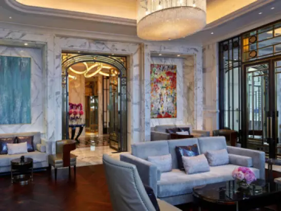 THE RITZ-CARLTON CLUB LOUNGE
